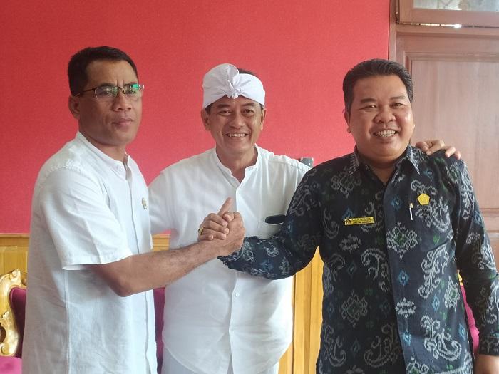 Ketua-DPRD-Buleleng-Gede-Supriata-tengah-usai-melakukan-klarifikasi-kepada-dua-anggota-dewan.jpg