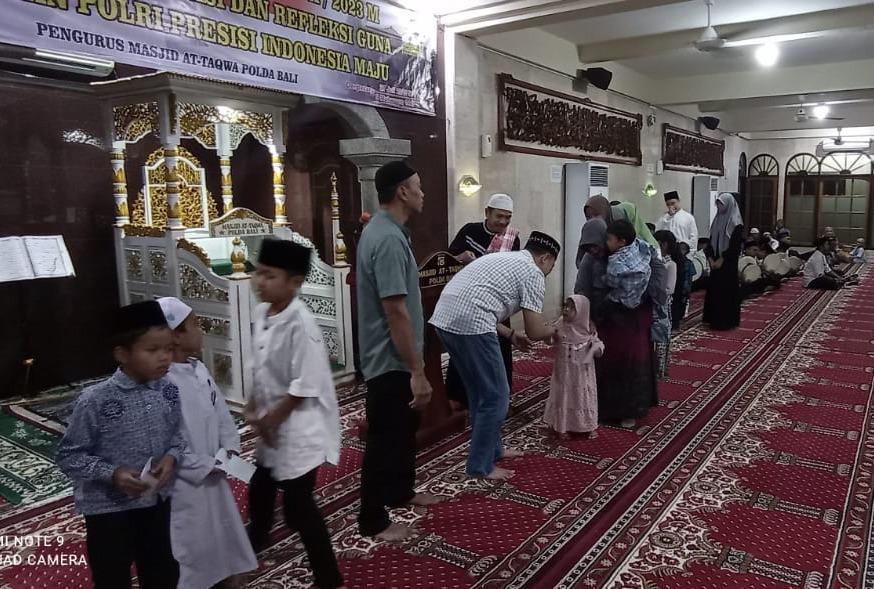 Ketua-Pengurus-Masjid-At-Taqwa-Polda-Bali31.jpg