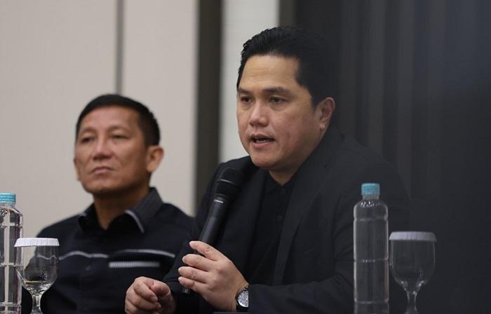 Ketua-Umum-PSSI-Erick-Thohir-kanan-dan-Direktur-PT-LIB-Ferry-Paulus.jpg