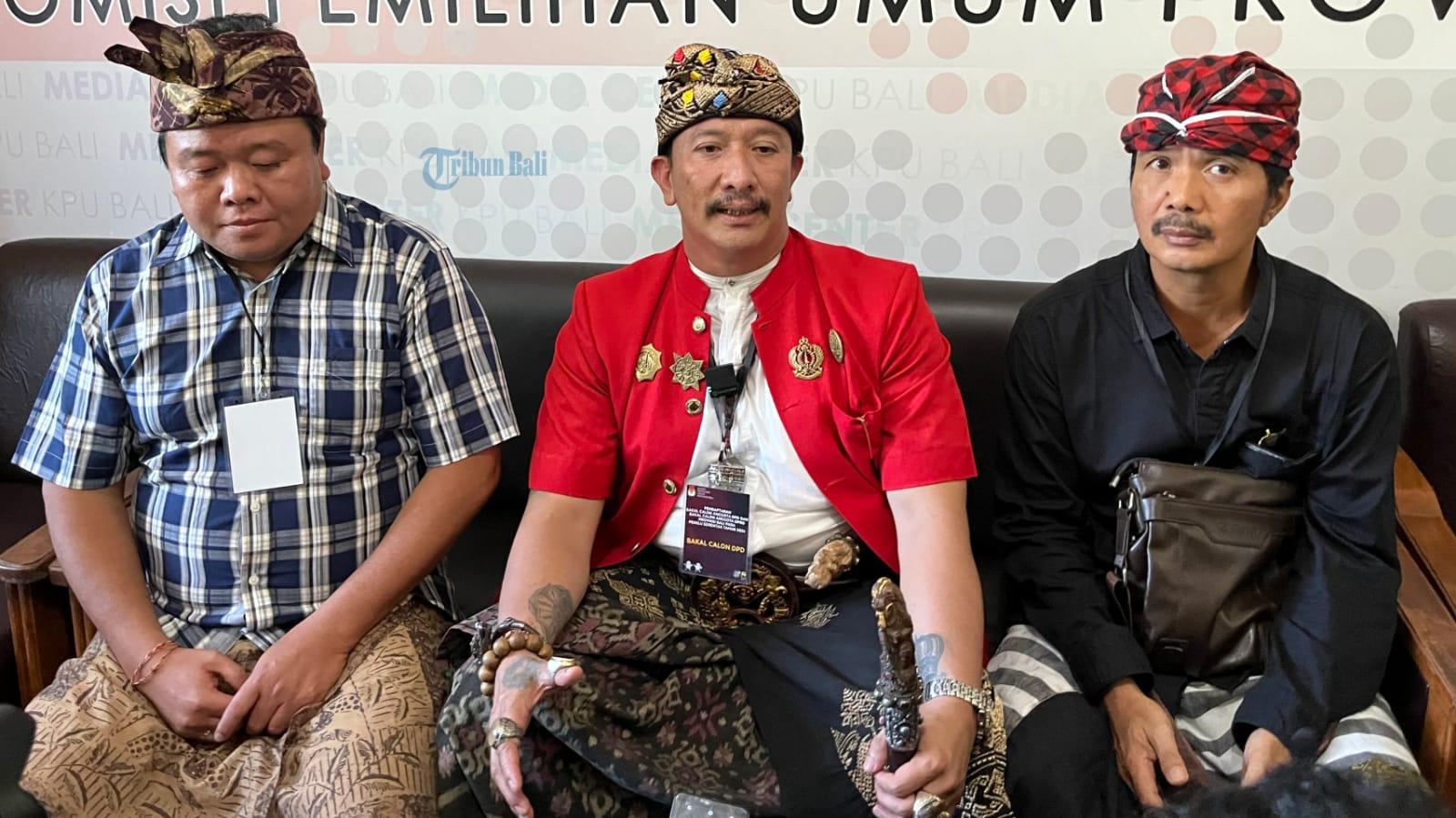 Ketut-Putra-Akan-Diskusi-dengan-Tim-Hukum.jpg