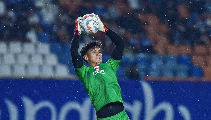 Kiper-Persib-Bandung-sebelum-laga-melawan-PSIS.jpg