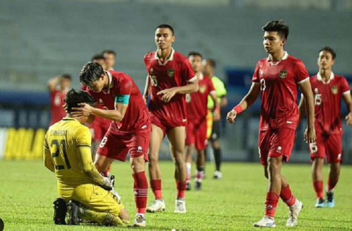 Kiper-Timnas-Indonesia-Ernando-Ari-Minta-Maaf-Usai-Gagal-Eksekusi-Penalti-di-Final-AFF-Ini-Katanya.jpg
