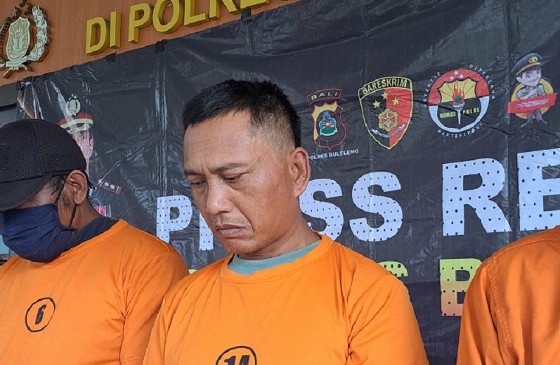 Komang-Mertayasa-alias-Kocan-ditangkap-Polres-Bueleleng.jpg