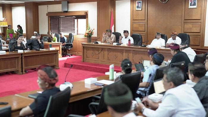 Komisi-IV-DPRD-Badung-saat-melaksanakan-rapat-dengan-RSD-Mangusada.jpg