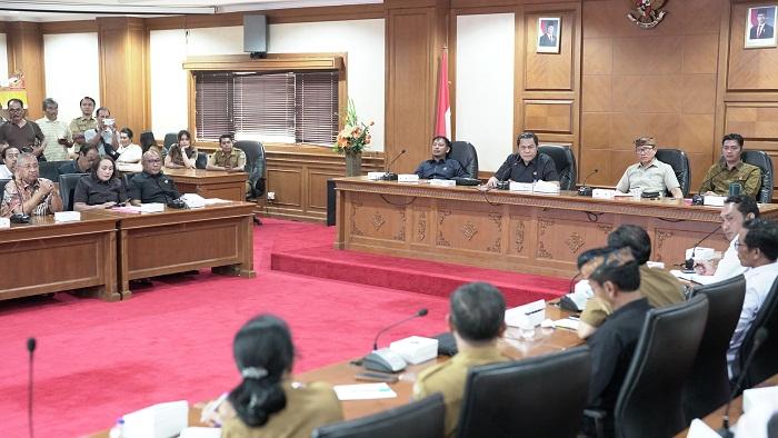 Komisi-IV-DPRD-Badung-saat-melakukan-rapat-bersama-Dinas-Kebudayaan-pada-Senin-26-Januari-2026.jpg
