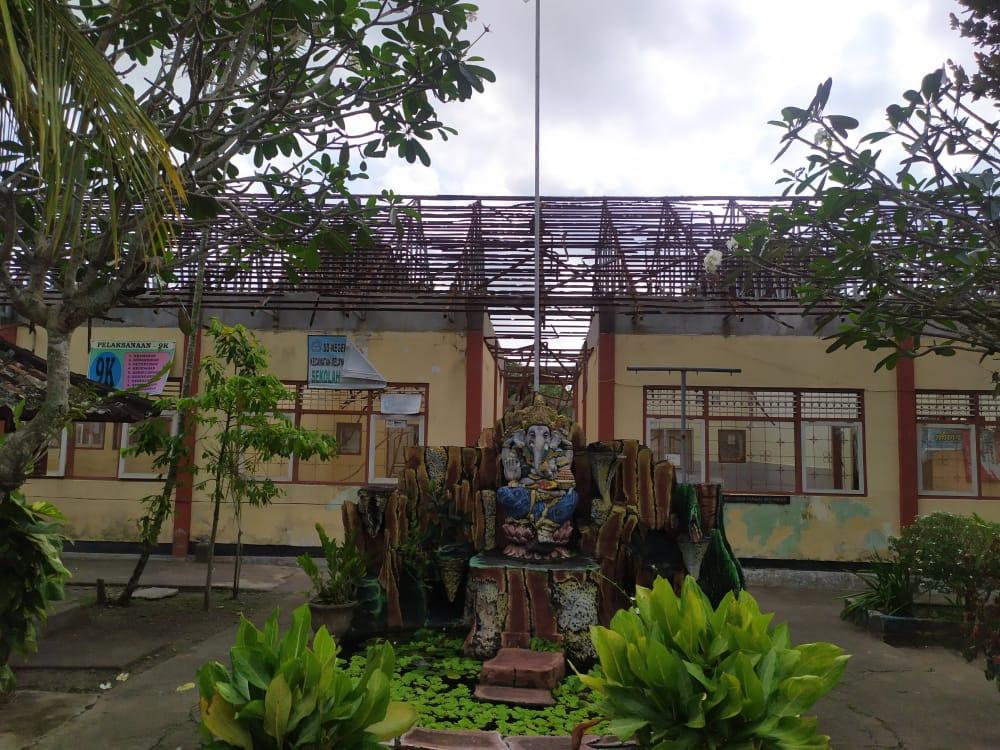 Proyek Pembongkaran Atap SDN 4 Melaya Dikeluhkan, Guru dan Siswa Tak Bisa ke Kamar Mandi