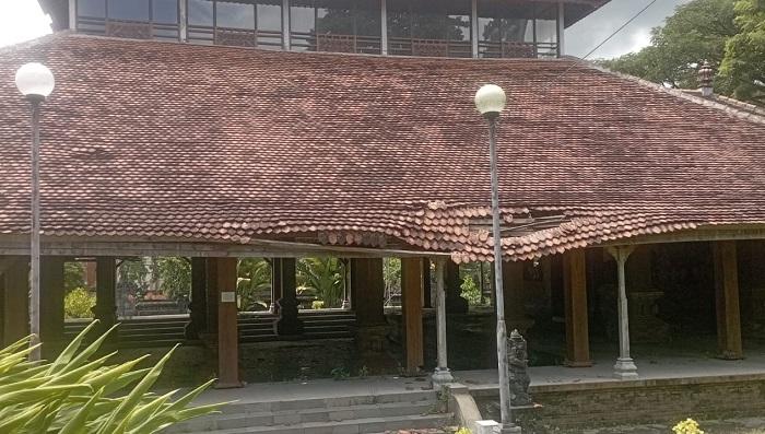 Kondisi-bangunan-wantilan-di-kawasan-Pura-Jagatnatha-Jembrana-12.jpg