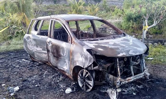 Kondisi-mobil-yang-diduga-sengaja-dibakar-di-Banjar-Sental-Kangin-96.jpg
