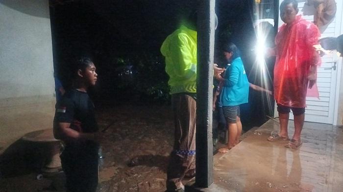 Kondisi-rumah-dan-bangunan-warga-yang-terdampak-banjir-karena-hujan-deras-58.jpg
