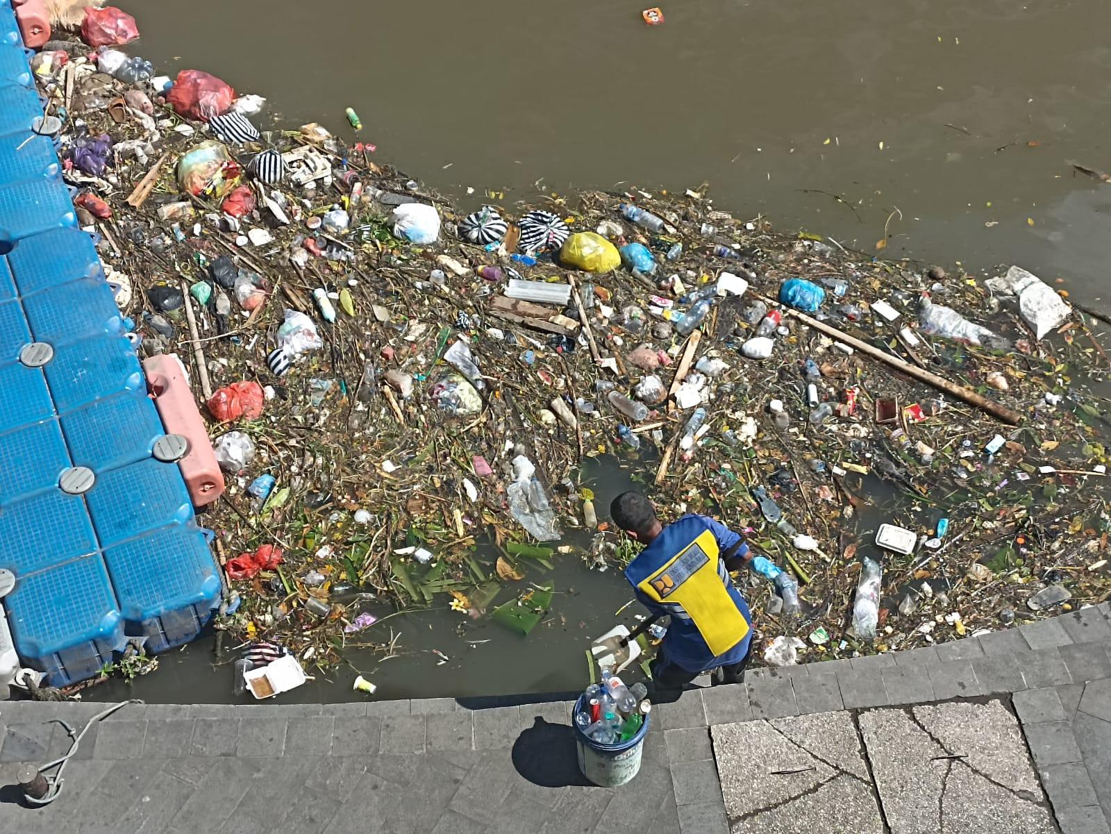 Kondisi-sampah-di-sungai-Denpasar.jpg