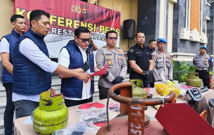 Konferensi-pers-kasus-tindak-pidana-Migas-di-Mapolresta-Denpasar-563.jpg