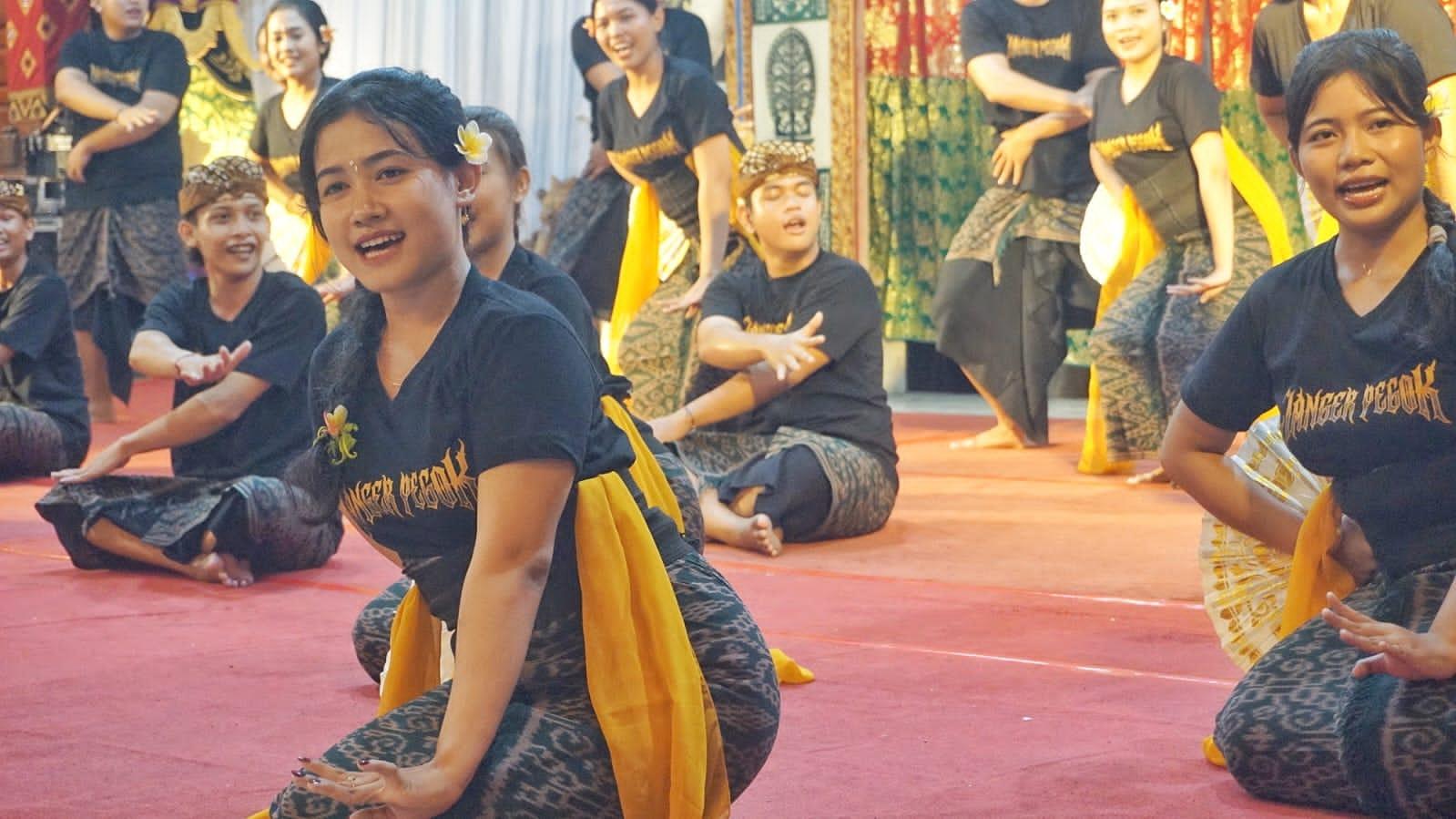 Latihan-Janger-Pegok-Sesetan-untuk-ditampilkan-di-PKB-tahun-2026.jpg