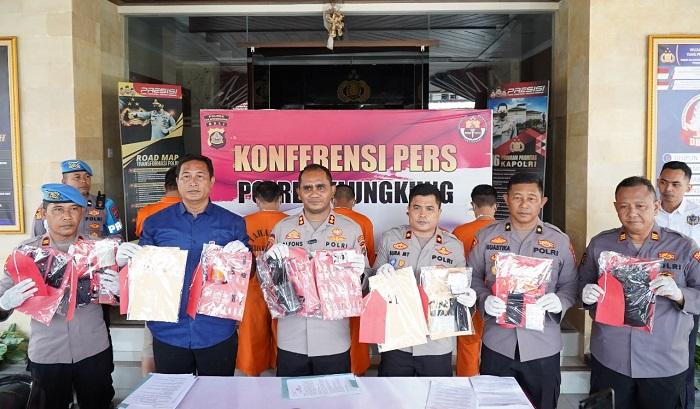 Lima-pelaku-penyalahgunaan-narkoba-digiring-ke-Mapolres-Klungkung.jpg