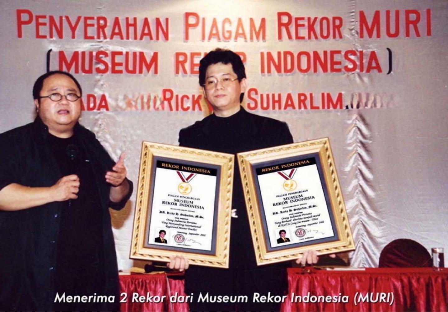 Rekor Muri - Reiki & Ling Chi. Penyembuhan Dengan Energi Kenali Terapi Reiki & Ling Chi, Setiap Bulan Diadakan di Gedung PWI Bali