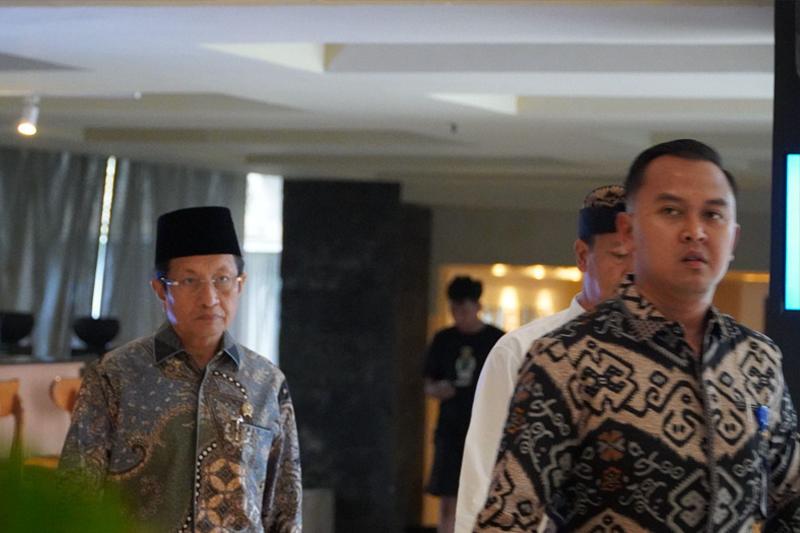 MENTERI-AGAMA-DI-ASTON-DENPASAR.jpg