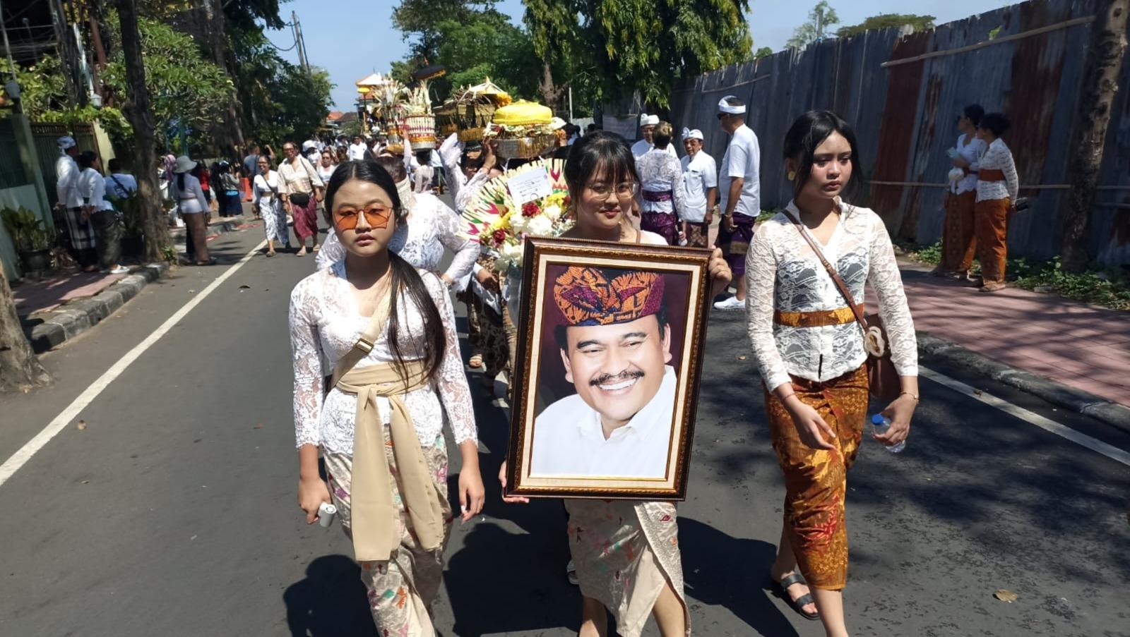 Mantan-Sekda-Badung-Subawa-Meninggal-Pengabenan-Gunakan-Bade-Tumpang-Tujuh-Hidup-adalah-Berkarma.jpg