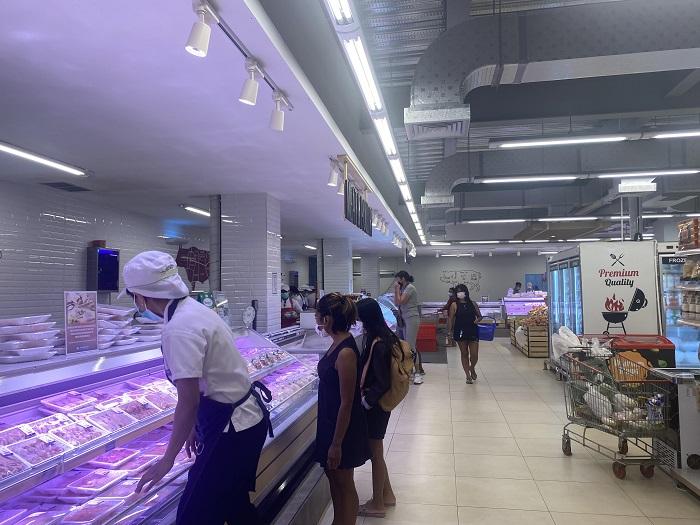 Sidak Masker Resmi Disetop, Pengunjung Supermarket di Sanur Masih Was-was