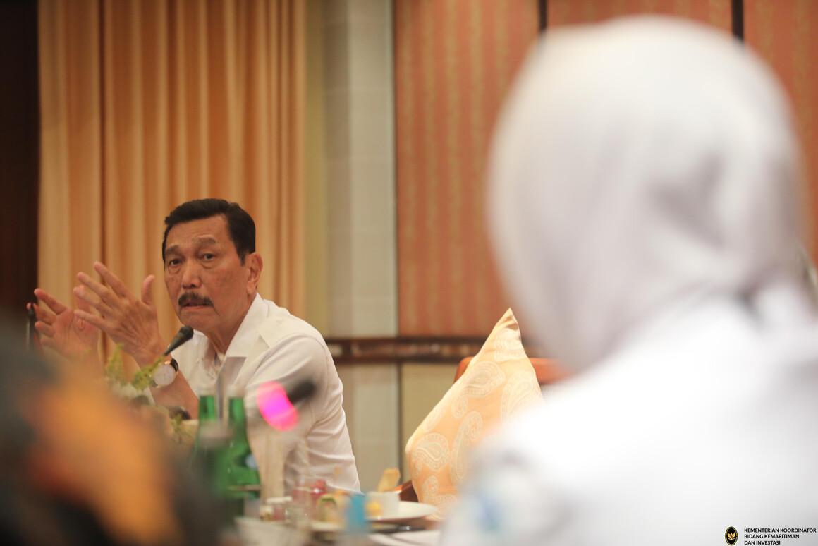 Menko-Luhut-Tekankan-Pentingnya-Keterlibatan-Seluruh-Pihak-dalam-Persiapan-WWF-ke-10.jpg