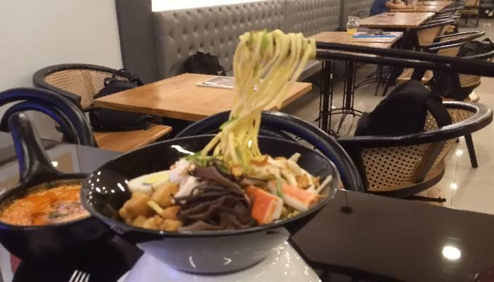Mie-terbang-The-Flying-Noodle.jpg
