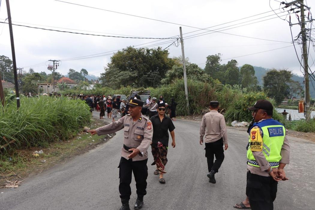 PENGAMANAN-Personel-Polres-Bangli-Bali-saat-siaga.jpg