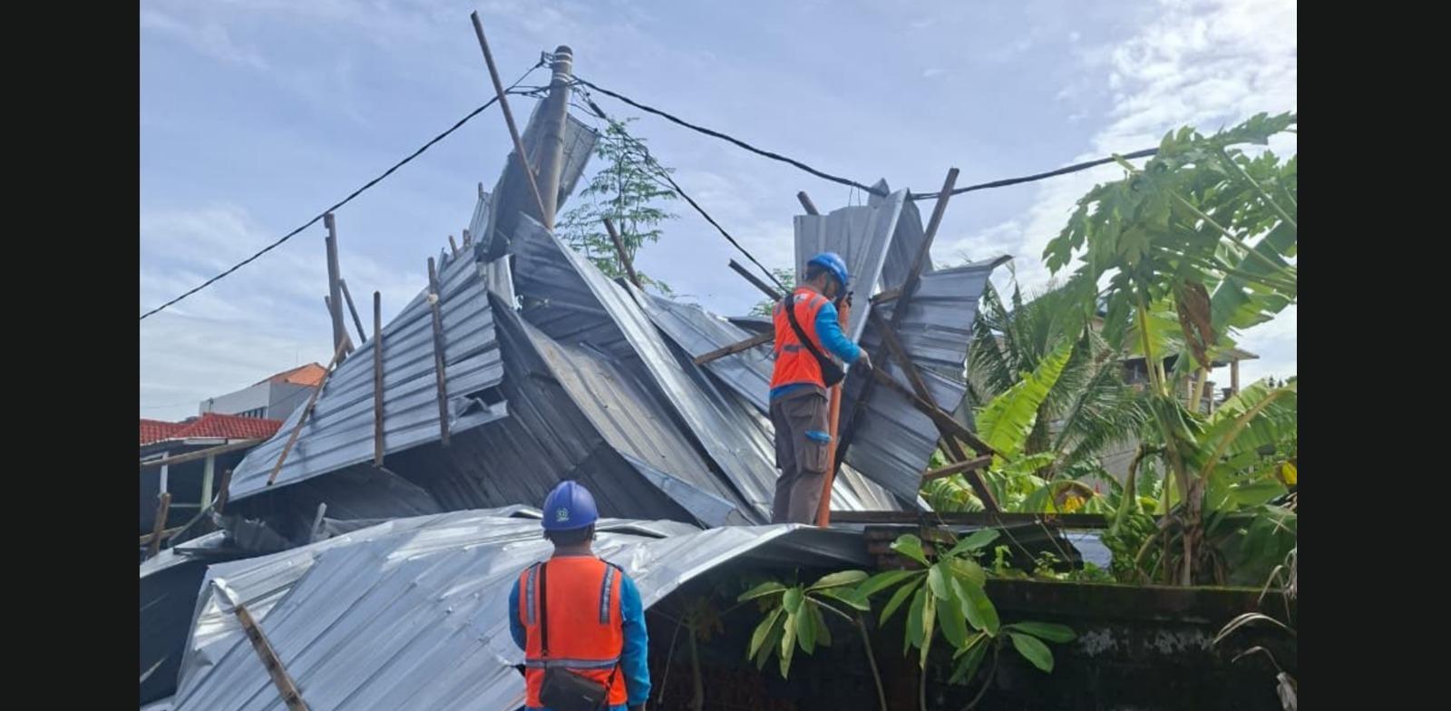 PLN-Bali-Catat-Ada-36-Kejadian-Gangguan-Kelistrikan-Akibat-Cuaca-Ekstrem.jpg