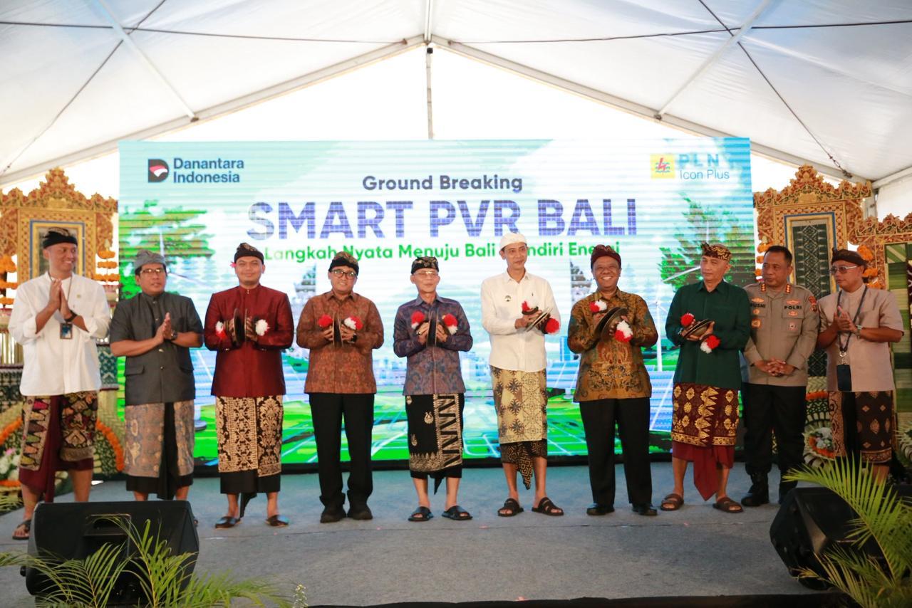 PLN-dan-Klungkung-Kembangkan-Energi-Bersih-Melalui-Smart-PVR-Pasang-Panel-Surya-di-Pasar-Galiran.jpg
