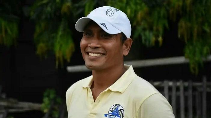 POSE-Mantan-Pelatih-Perseden-Denpasar-I-Wayan-Sukadana.jpg