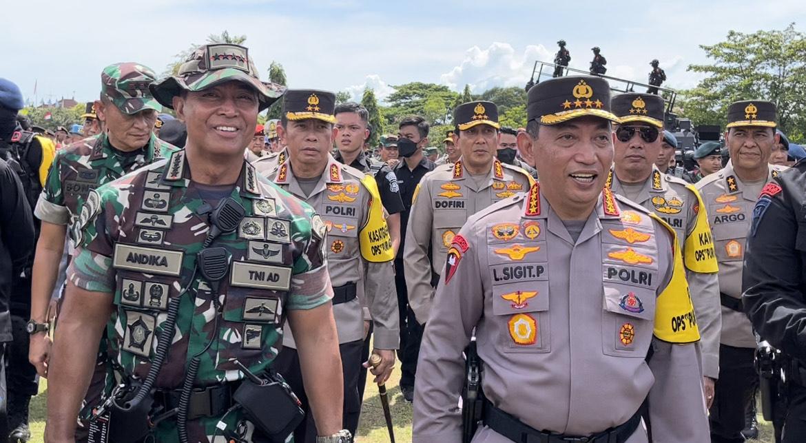 Panglima-TNI-smanan-KTT-G20-saat-Apel-Gelar-Pssar-Tribun-BaliIda-Bagus-Putu-Mahendra.jpg