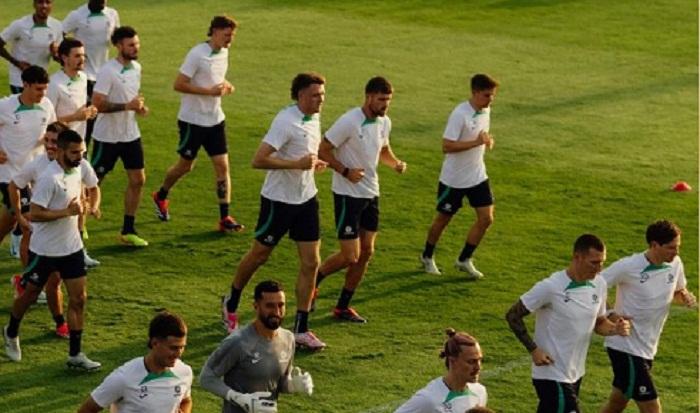 Para-pemain-Timnas-Australia-tengah-berlatih-di-komplek-Stadion-GBK-Jakarta.jpg