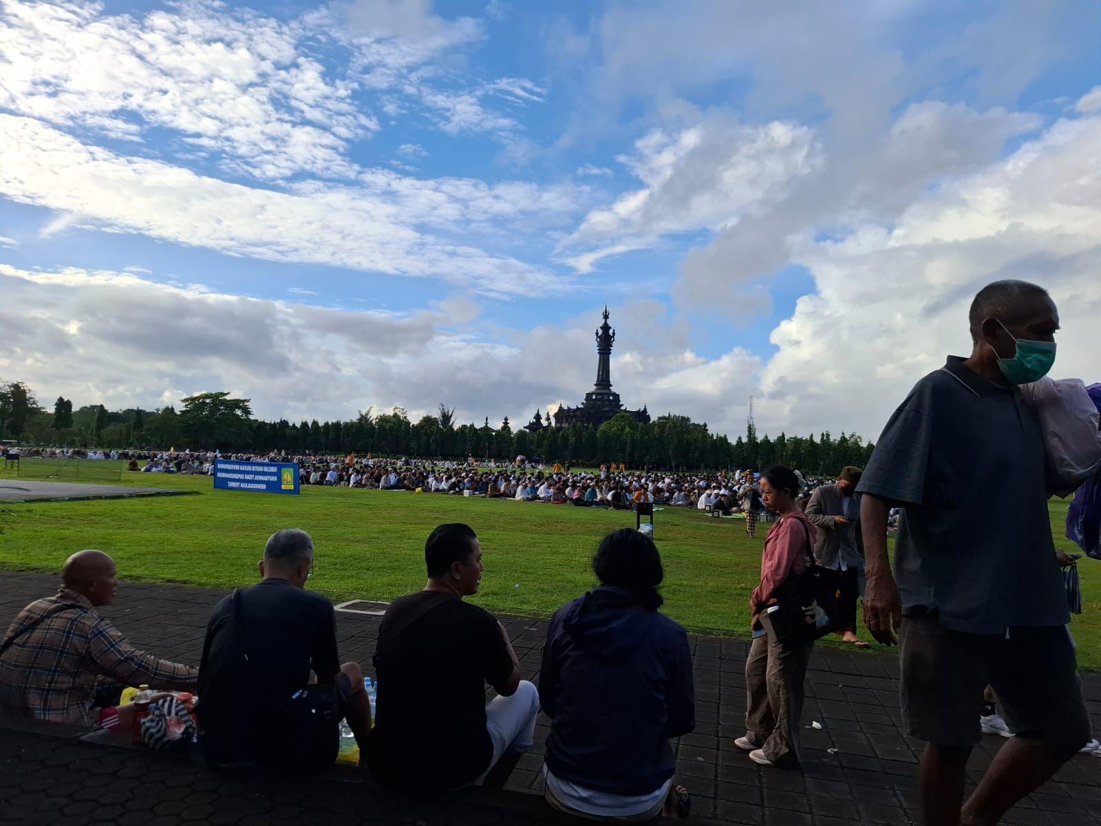 Sehari Pasca Nyepi, Sebagian Umat Muslim Gelar Salat Id di Renon Lebih Awal