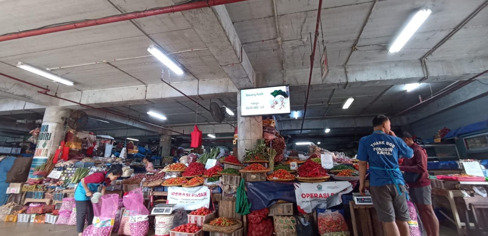 Pedagang Pasar Badung Ngaku Sering Kehilangan Barang Dagangan dan Uang, Listiari Pasang CCTV Mandiri