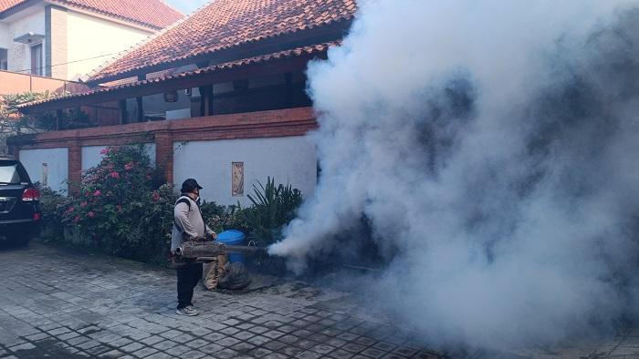 Pelaksanaan-fogging-di-wilayah-Kota-Denpasar-untuk-menekan-kasus-DBD-gg.jpg