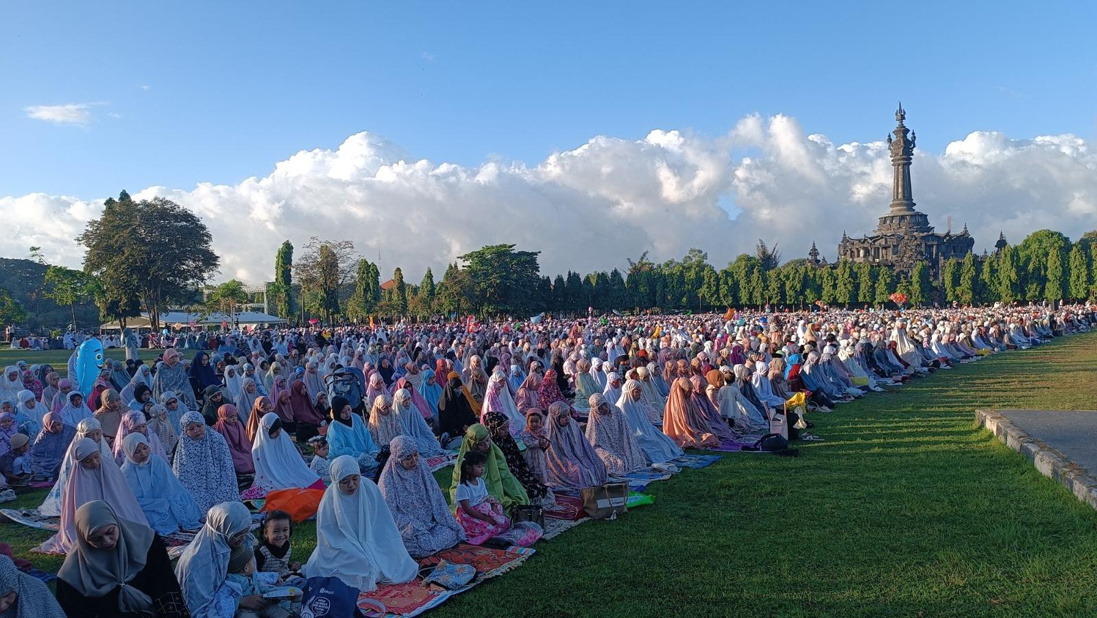 Pelaksanaan-salat-Idul-Adha-di-Lapangan-Puputan-Renon-Denpasar-Bali-Rabu-27-Mei-2026.jpg