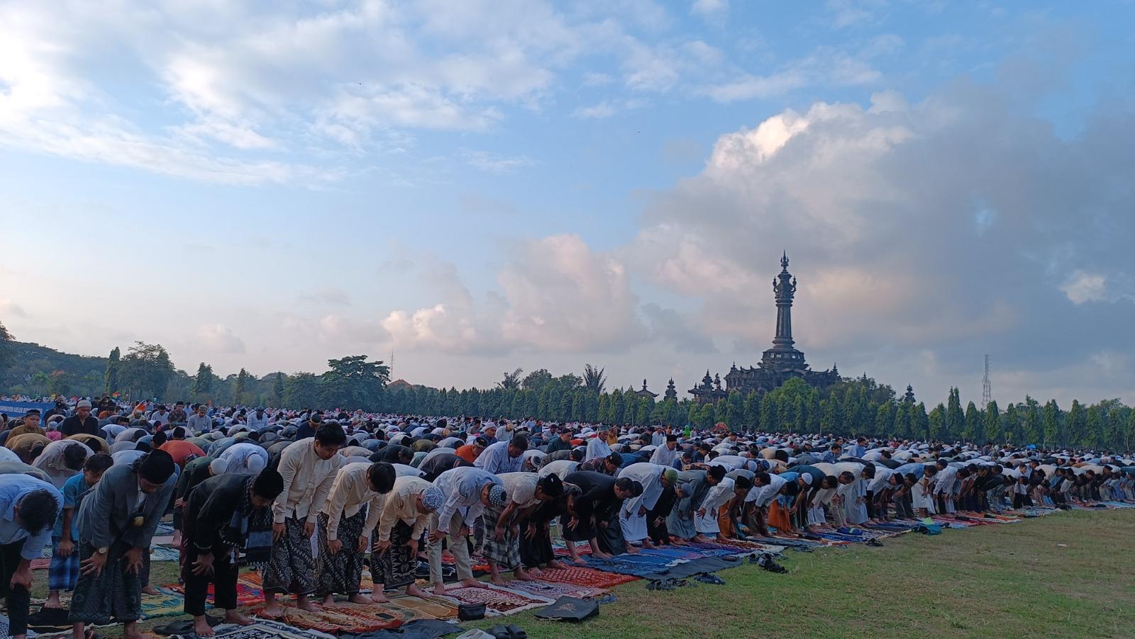 Pelaksanaan-salat-Idul-Adha-di-lapangan-Puputan-Renon-Denpasar.jpg