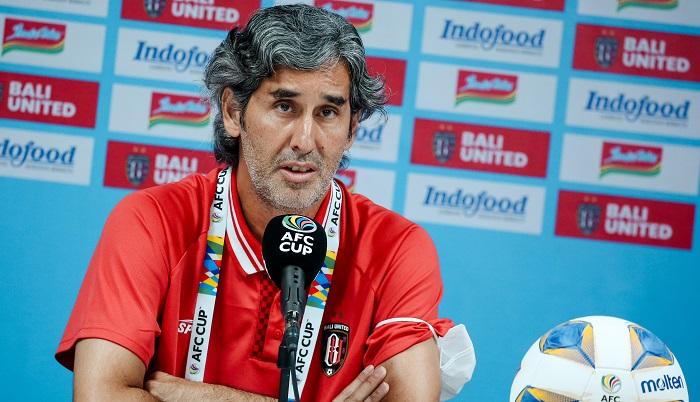Pelatih-Bali-United-Stefano-Cugurra-alias-Coach-Teco.jpg