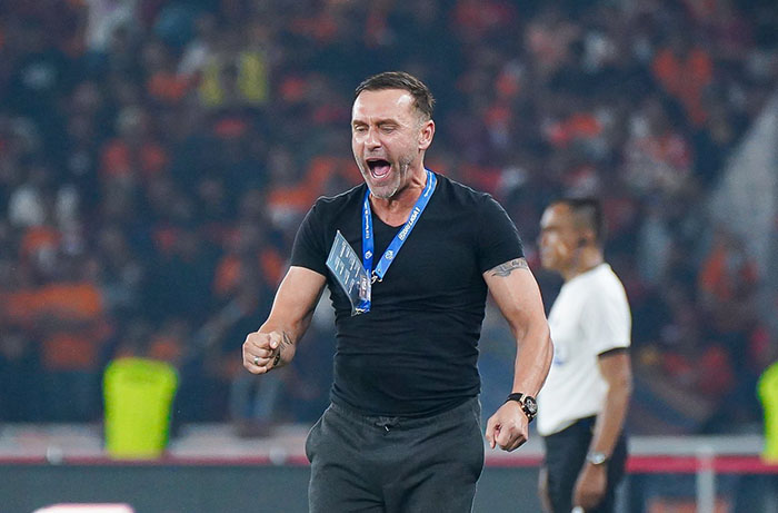 Pelatih-Thomas-Doll-tampak-bergembira-setelah-Persija-Jakarta-vs-gawang-Persebaya.jpg
