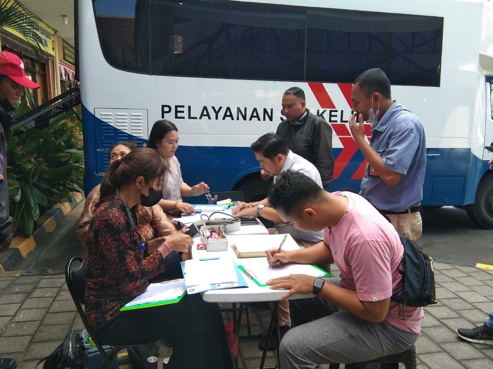 Pelayanan-SIM-Keliling-Kini-Hadir-di-Bandara-Ngurah-Rai-Seminggu-Dua-Kali.jpg