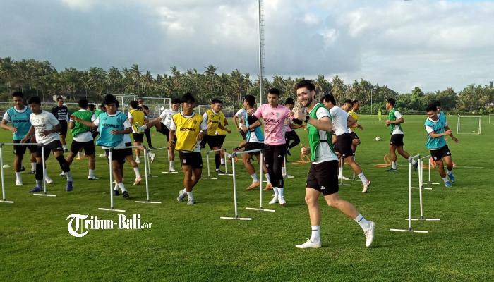 Pemain-Bali-United-Brandon-Wilson-dalam-sesi.jpg