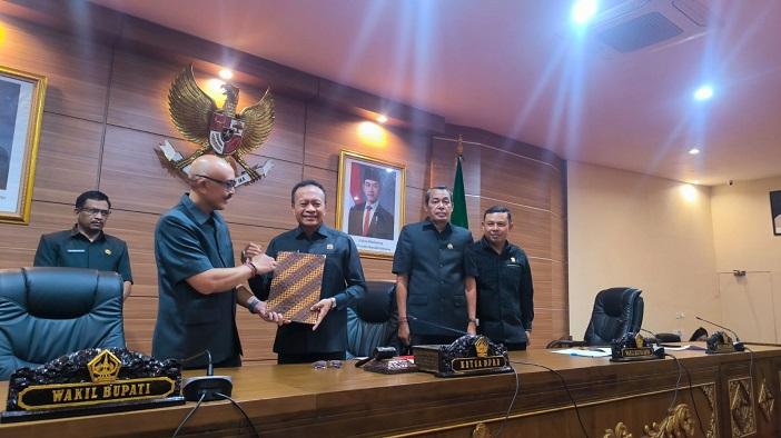 Pemkab Bangli Siap Tindak Lanjuti Masukan Tiga Fraksi DPRD, Pembahasan Ranperda APBD 2025 Berlanjut - Tribun-bali.com