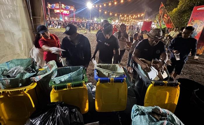 Kolaborasi dengan Komunitas Eling Ring Pertiwi, Sampah D'Youth Fest 6.0 Dituntaskan di Lokasi Acara - Tribun-bali.com