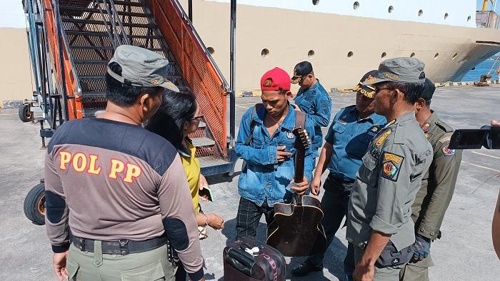 38 Penumpang Kapal Awu Turun di Pelabuhan Benoa Denpasar, Tim Gabungan Periksa Identitas