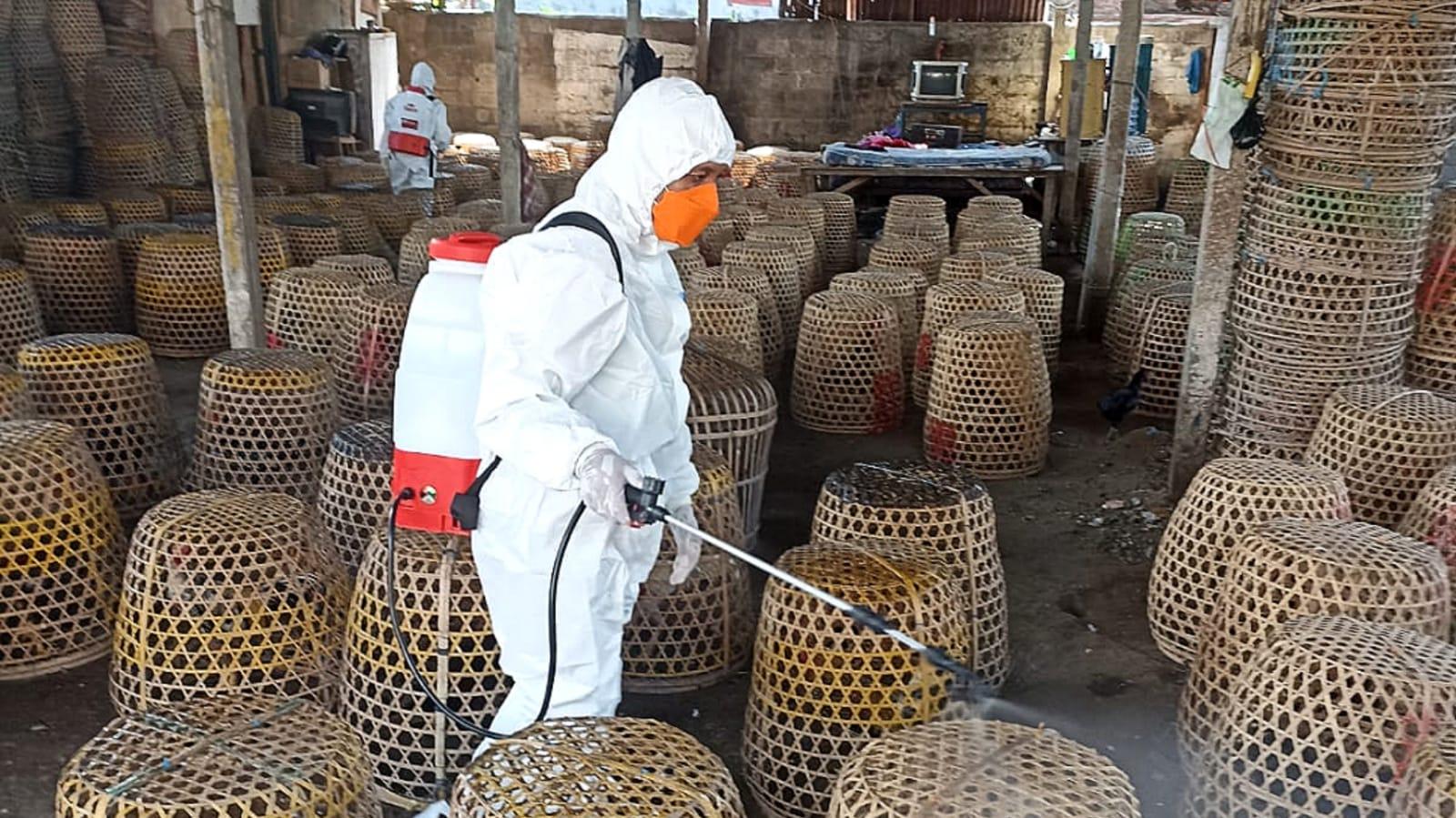 Penyemprotan-Biosecurity-di-Pasar-Burung-Satria-Denpasar.jpg