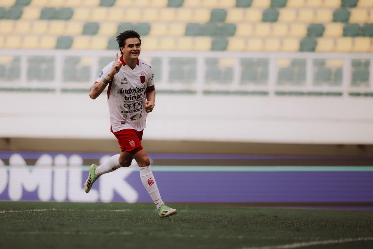 Penyerang-Bali-United-Diego-Campos-merayakan-gol-merobek-gawang-Persita-Tangerang.jpg
