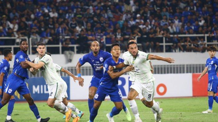 Penyerang-Persib-Bandung-Ezra-Walian-putih-nomor-9-dipepet-pemain-PSIS-Semarang.jpg