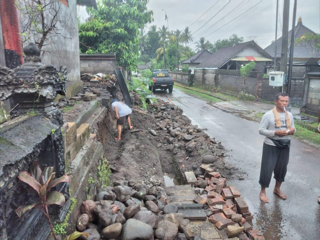 Peristiwa-yang-terjadi-pasca-hujan-lebat-di-Gianyar-Selasa-9-Mei-2023.jpg