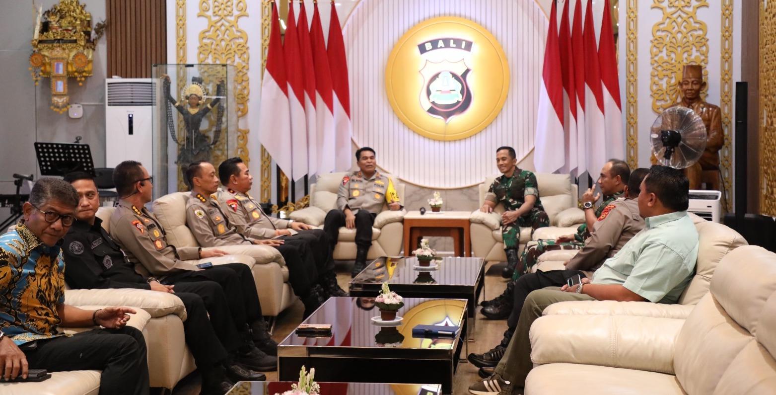 Perjumpaan-Kapolda-Bali-Irjen-Pol-Ida-Bagus-Kd-Putra-Narendra-bertemu-dengan-Pangdam-IXUdayana.jpg