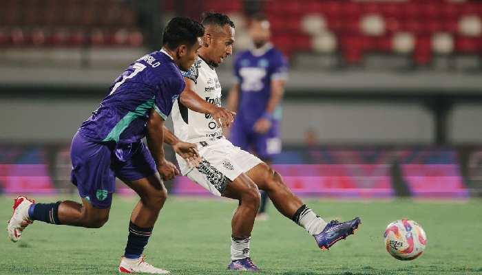 Persita-vs-Bali-United-pada-20-Oktober-2024-Serdadu-Tridatu-men.jpg
