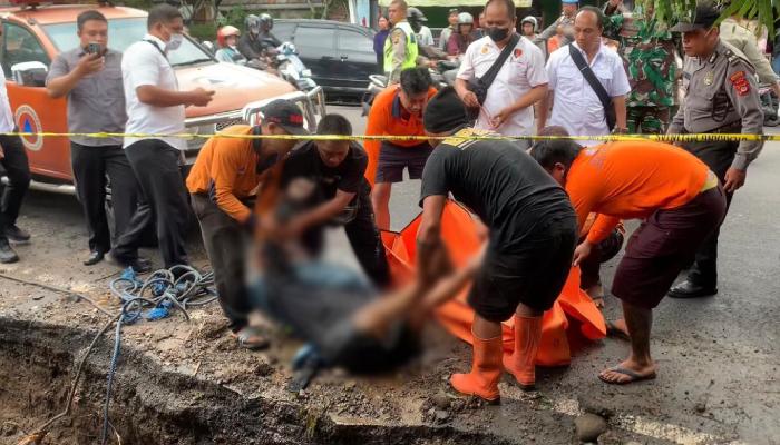 BREAKING NEWS! Temuan Mayat di Selokan Jalan Goa Gadjah Blahbatuh, Diduga Korban Lakalantas Tunggal