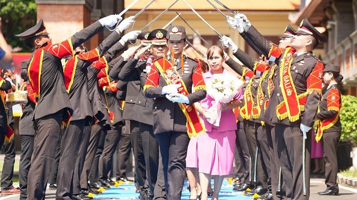 Polda-Bali-menggelar-Acara-Pelepasan-Wisuda-Purna-Bakti-25.jpg