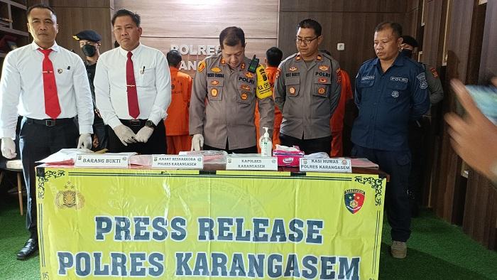 Polres-Karangasem-mengamankan-lima-orang-tersangka.jpg